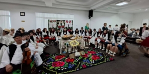 Educație, tradiție și creativitate la simpozionul „Turism cultural, obiceiuri și tradiții” de la Colegiul Economic „Nicolae Titulescu” Baia Mare