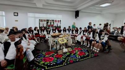 Educație, tradiție și creativitate la simpozionul „Turism cultural, obiceiuri și tradiții” de la Colegiul Economic „Nicolae Titulescu” Baia Mare