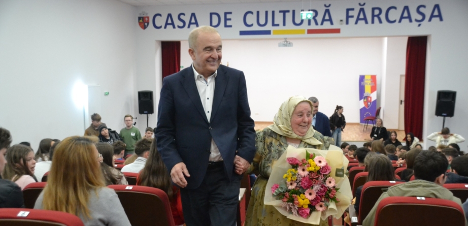 Bunica Lenuța din Chinteni, oaspete surpriză pentru elevii Școlii profesionale Fărcașa