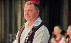 Eduard Albina, dirijorul Orchestrei Ansamblului Folcloric Național „Transilvania”, își serbează ziua de naștere