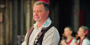 Eduard Albina, dirijorul Orchestrei Ansamblului Folcloric Național „Transilvania”, își serbează ziua de naștere