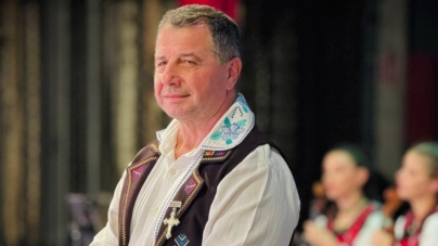 Eduard Albina, dirijorul Orchestrei Ansamblului Folcloric Național „Transilvania”, își serbează ziua de naștere