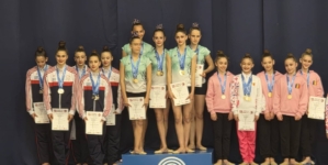 Băimăreanca Maya Coste, pe podium alături de lotul național de Ansamblu junioare al României la Turneul Internațional „Armonia Cup”
