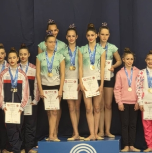 Băimăreanca Maya Coste, pe podium alături de lotul național de Ansamblu junioare al României la Turneul Internațional „Armonia Cup”