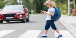 Distragerea atenției este fatală: două accidente tragice care ne arată pericolul căștilor