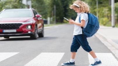 Distragerea atenției este fatală: două accidente tragice care ne arată pericolul căștilor