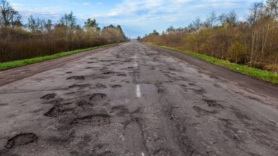 Cum pot șoferii să obțină despăgubiri pentru mașinile avariate de gropile din șosele