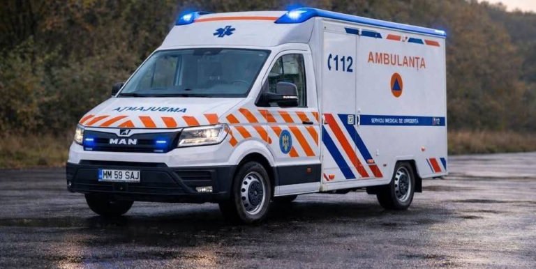Doi paramedici SMURD agresați în timpul unei intervenții
