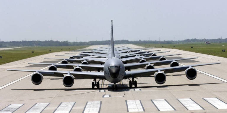 Primele avioane militare americane au ajuns în România, în Duminica Sfintei Cruci
