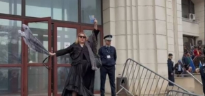 Diana Șoșoacă s-a prezentat la Parchetul General, după ce autoritățile au dispus efectuarea unei expertize psihiatrice