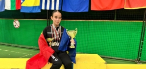 Performanță excepțională în tenisul de masă românesc: Bianca Toma câștigă U13