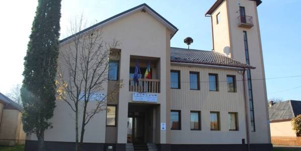 Primăria din Mireșu Mare a inițiat procesul de modernizare a Căminului Cultural
