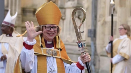 Sarah Mullally, femeia care conduce Biserica Angliei