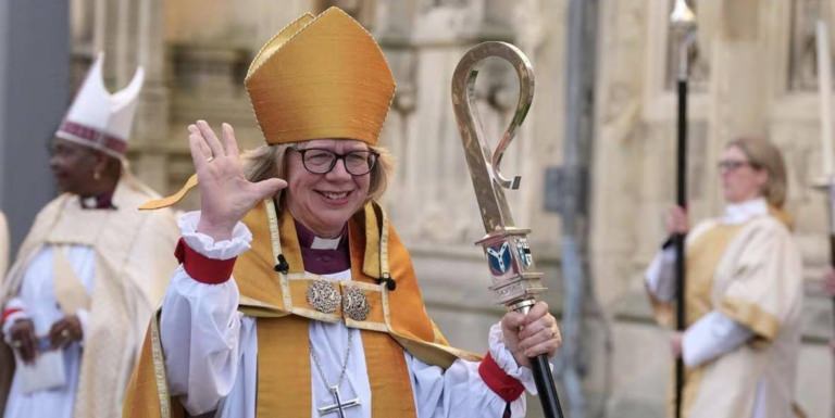 Sarah Mullally, femeia care conduce Biserica Angliei