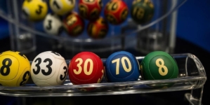 Când legea vrea să interzică păcănelele, dar riscă să scoată din joc și Loteria română