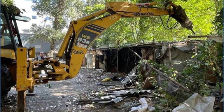 Baia Mare demolează 6.253 de garaje și construcții improvizate pentru a crea locuri de parcare