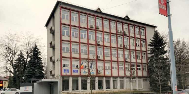 99 de posturi dispar din aparatul Primăriei Baia Mare