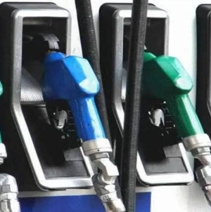 Guvernul României analizează scenarii, în timp ce alte state plafonează prețurile la carburanți