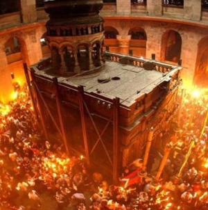 Patriarhia Română caută soluții pentru aducerea Luminii Sfinte în România