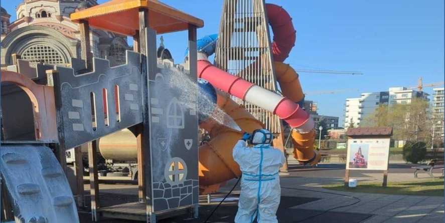 Program intens de igienizare a tuturor locurilor de joacă în Baia Mare