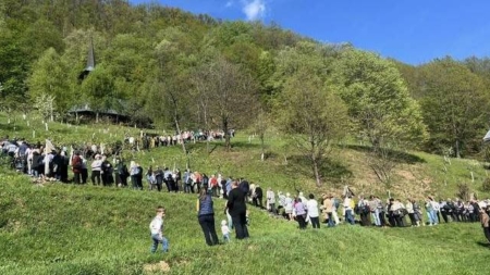 Calea Crucii, oficiată în Duminica Sfintei Cruci la Mănăstirea „Sfânta Maria” din Baia Mare