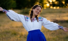 Alexandra Deac, elevă a Școlii Populare de Artă Baia Mare, printre cei 10 concurenți ai Festivalului-Concurs Național de Folclor „Trecui aseară prin codru”