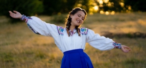 Alexandra Deac, elevă a Școlii Populare de Artă Baia Mare, printre cei 10 concurenți ai Festivalului-Concurs Național de Folclor „Trecui aseară prin codru”