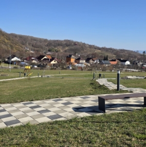 Tăuții-Măgherăuș, oraș curat: zona centrală, precum și Parcul Hoșteze au beneficiat de lucrări de întreținere pentru un aspect plăcut și primitor