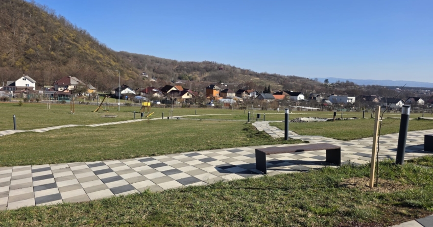 Tăuții-Măgherăuș, oraș curat: zona centrală, precum și Parcul Hoșteze au beneficiat de lucrări de întreținere pentru un aspect plăcut și primitor