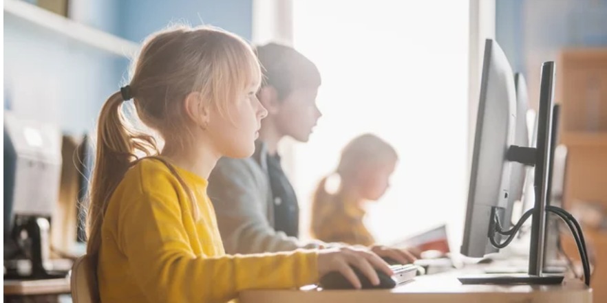 Baia Mare găzduiește Olimpiada Națională de Informatică pentru elevii de gimnaziu