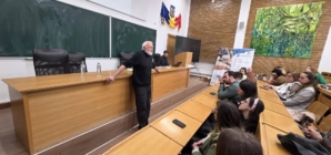 „Strigătul șoaptei”: spectacol de poezie susținut de Adrian Munteanu la Facultatea de Litere din Baia Mare