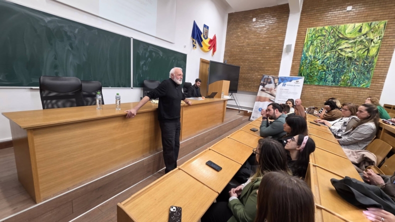 „Strigătul șoaptei”: spectacol de poezie susținut de Adrian Munteanu la Facultatea de Litere din Baia Mare