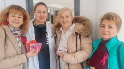 Gest de suflet pentru pacientele oncologice și cadrele medicale din Baia Mare: Membrele Asociației Oameni Buni le-au oferit mărțișoare pline de culoare și speranță