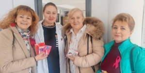 Gest de suflet pentru pacientele oncologice și cadrele medicale din Baia Mare: Membrele Asociației Oameni Buni le-au oferit mărțișoare pline de culoare și speranță