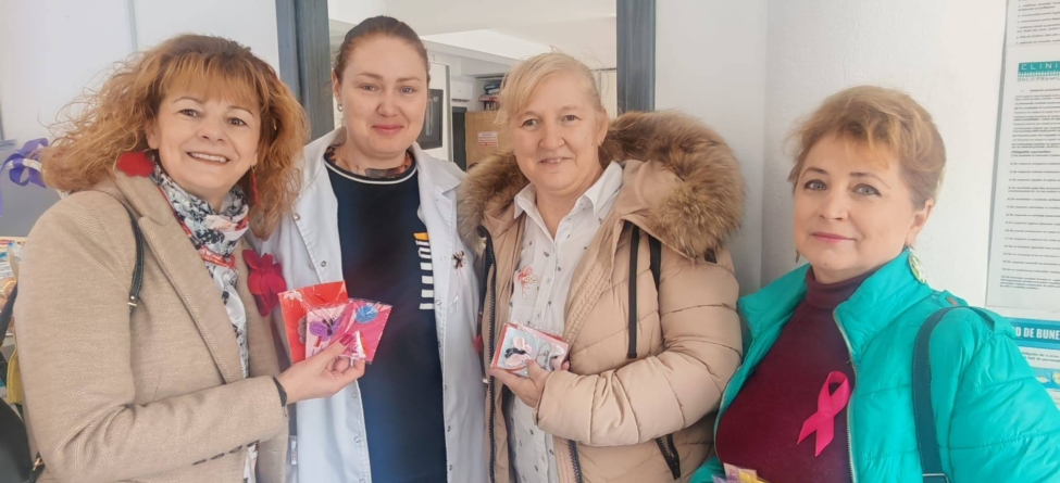 Gest de suflet pentru pacientele oncologice și cadrele medicale din Baia Mare: Membrele Asociației Oameni Buni le-au oferit mărțișoare pline de culoare și speranță