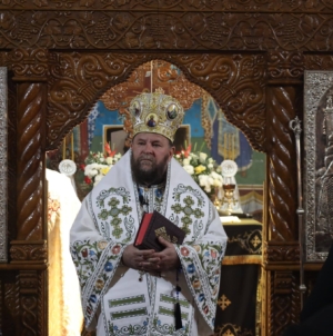 Preasfințitul Părinte Timotei Sătmăreanul a slujit la Mănăstirea „Sfinții Apostoli Petru și Pavel” Bixad