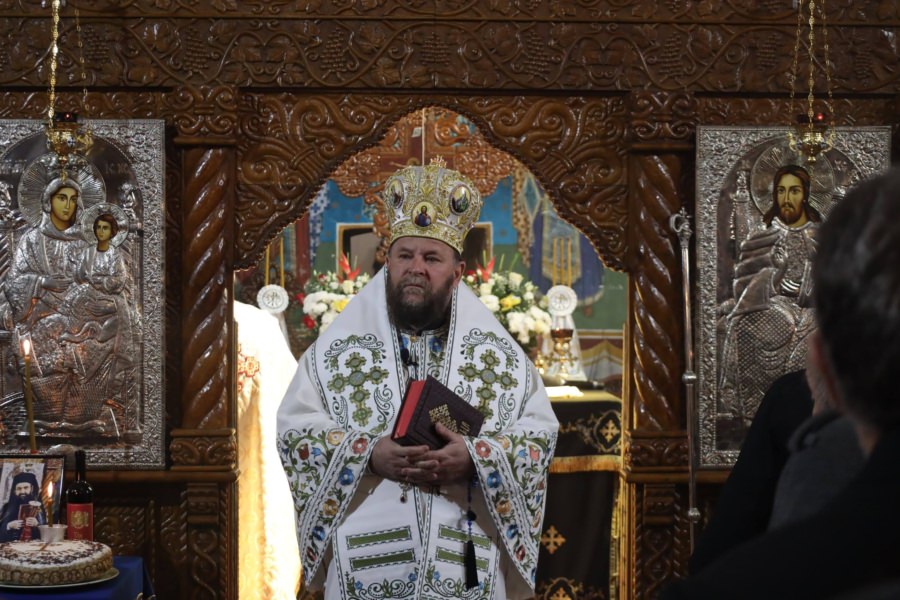 Preasfințitul Părinte Timotei Sătmăreanul a slujit la Mănăstirea „Sfinții Apostoli Petru și Pavel” Bixad