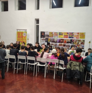 Copiii din Țara Lăpușului sunt invitați să se înscrie la atelierul de limba franceză „Bonjour, les amis!”