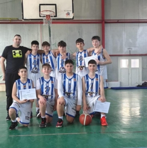 Echipa de baschet a Colegiului „Dragoș Vodă” din Sighet s-a calificat la faza națională a Olimpiadei Sportului Școlar