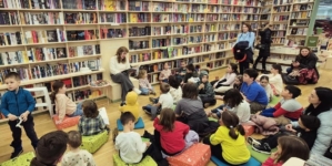 Copiii sunt invitați să descopere povestea „Pădurea lui Șoricel”, în cadrul atelierului de lectură organizat la Cărturești