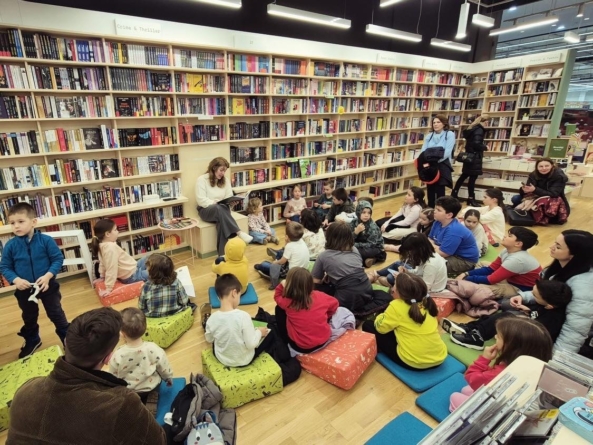 Copiii sunt invitați să descopere povestea „Pădurea lui Șoricel”, în cadrul atelierului de lectură organizat la Cărturești