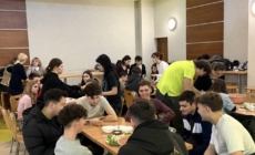 Combaterea risipei alimentare: activitate culinară creativă organizată de Asociația ASSOC la Colegiul Național „Gheorghe Șincai” din Baia Mare