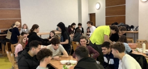 Combaterea risipei alimentare: activitate culinară creativă organizată de Asociația ASSOC la Colegiul Național „Gheorghe Șincai” din Baia Mare