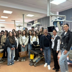 Elevi ai Colegiului Național „Vasile Lucaciu” Baia Mare, în vizită la Universitatea de Medicină și Farmacie din Cluj-Napoca