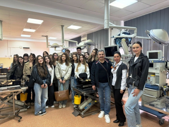 Elevi ai Colegiului Național „Vasile Lucaciu” Baia Mare, în vizită la Universitatea de Medicină și Farmacie din Cluj-Napoca