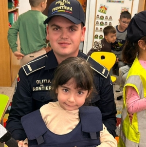 Poliția de Frontieră, la discuții cu prichindeii, la Sighet