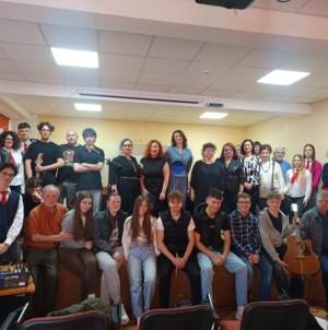 Primăvara a venit și la Cenaclul „Rivulus Dominarum”: momente cultural-artistice au avut loc la Colegiul Național „Mihai Eminescu” din Baia Mare