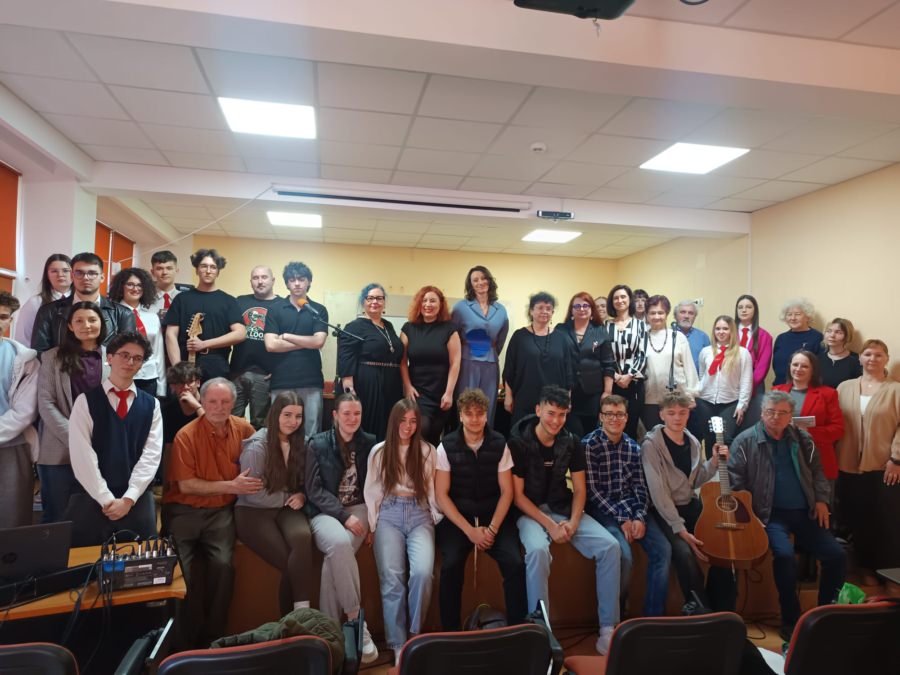 Primăvara a venit și la Cenaclul „Rivulus Dominarum”: momente cultural-artistice au avut loc la Colegiul Național „Mihai Eminescu” din Baia Mare