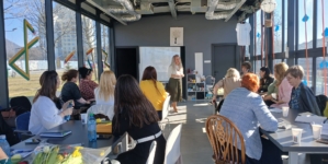 Atelierul „Cultura reușitei în cancelarie” a reunit directori ai unităților de învățământ din Maramureș, la Hub-ul Învățătorilor din Baia Mare