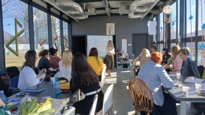 Atelierul „Cultura reușitei în cancelarie” a reunit directori ai unităților de învățământ din Maramureș, la Hub-ul Învățătorilor din Baia Mare